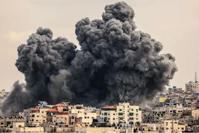 Thành phố Gaza trong một cuộc không kích của Israel vào ngày 9/10. (Nguồn: AFP)