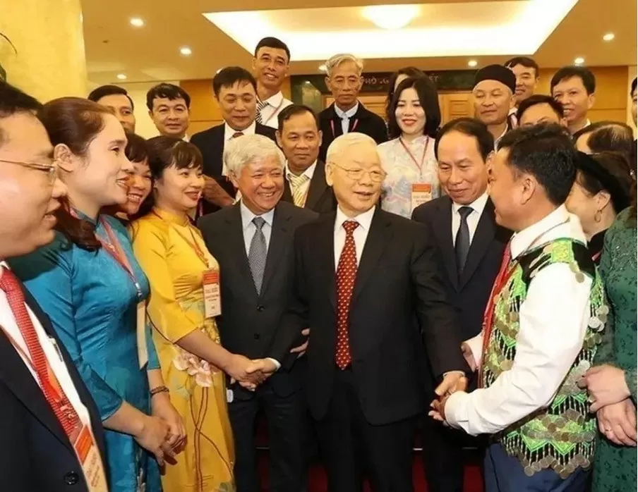 Party General Secretary Nguyen Phu Trong meets delegates to the National Cultural Conference implementing the resolution of the 13th National Party Congress on November 24, 2021. (Photo: VNA)