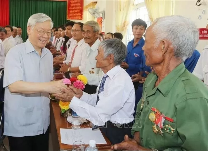 Party General Secretary Nguyen Phu Trong visits the mountainous commune of Son Ha in Son Hoa district, Phu Yen province on May 3, 2016. (Photo: VNA)