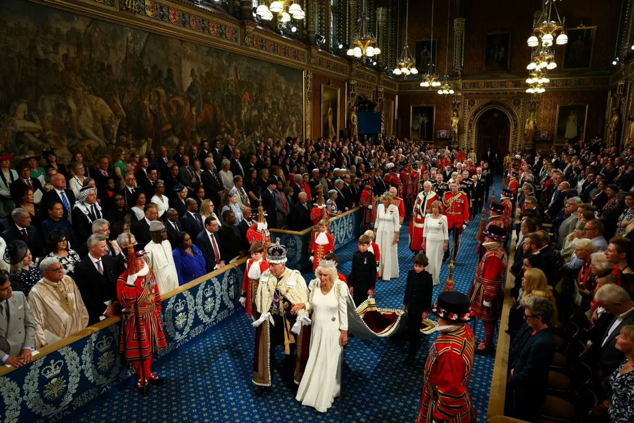 Vua Charles III của Vương quốc Anh và Hoàng hậu Camilla tham dự lễ khai mạc kỳ họp Quốc hội ở London, ngày 17/7. (Nguồn: AFP/Getty)