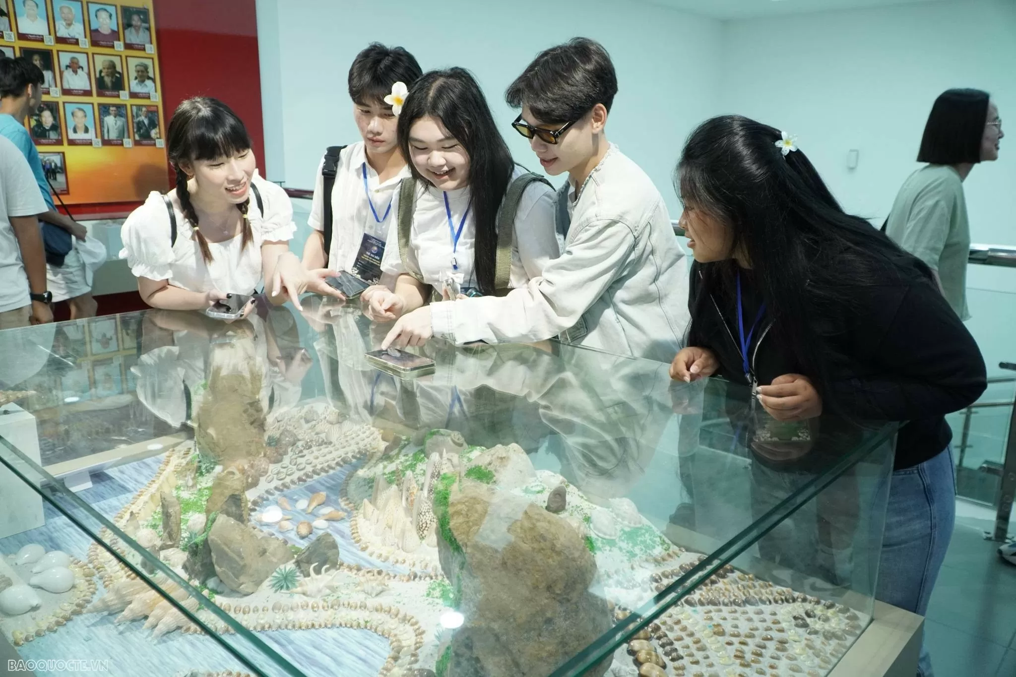 Trại hè Việt Nam 2024: Tình cảm thiêng liêng với biển đảo của kiều bào trẻ
