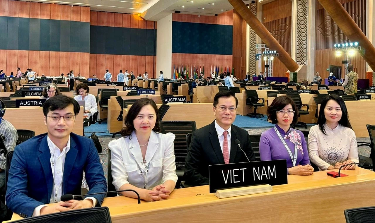 Đoàn Việt Nam tham dự Kỳ họp 46 Uỷ ban Di sản thế giới tại New Delhi, Ấn Độ. Đoàn Việt Nam tham dự Kỳ họp 46 Uỷ ban Di sản thế giới tại New Delhi, Ấn Độ.