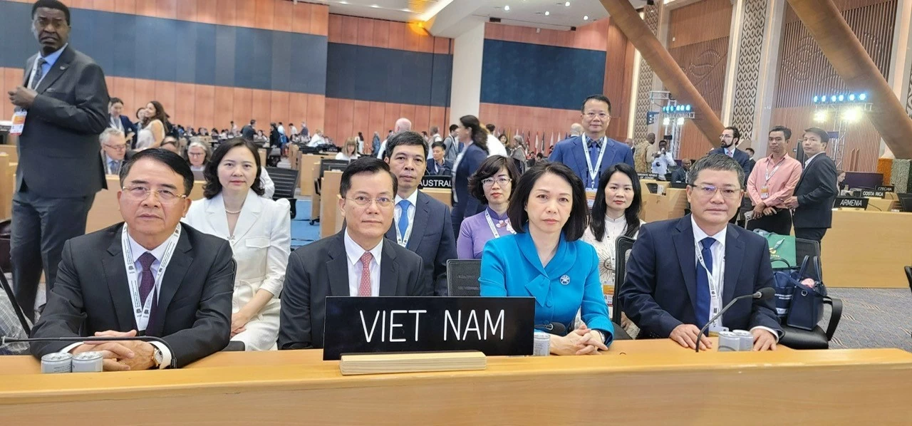 Đoàn Việt Nam tham dự Kỳ họp 46 Uỷ ban Di sản thế giới tại New Delhi, Ấn Độ. Đoàn Việt Nam tham dự Kỳ họp 46 Uỷ ban Di sản thế giới tại New Delhi, Ấn Độ.