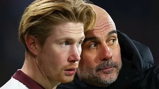 HLV Pep Guardiola khẳng định tiền vệ De Bruyne sẽ không rời Man City