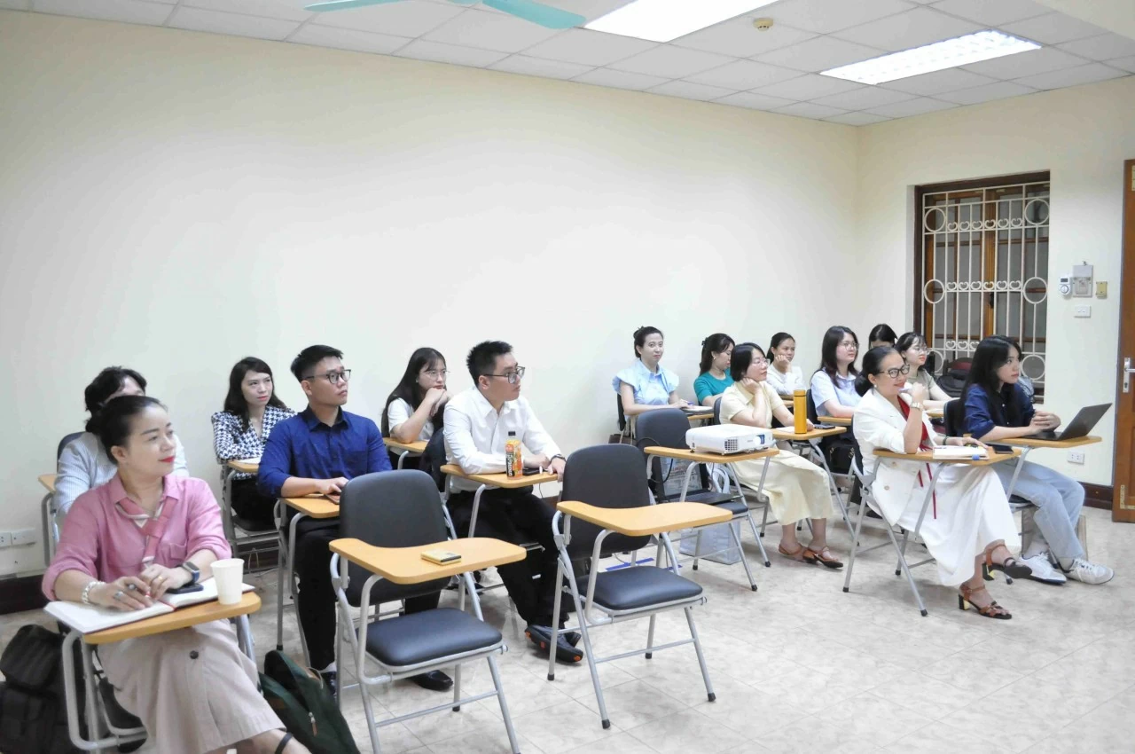 Khai giảng khóa học kỹ năng phiên dịch tiếp xúc đối ngoại dành cho cán bộ ngoại vụ địa phương