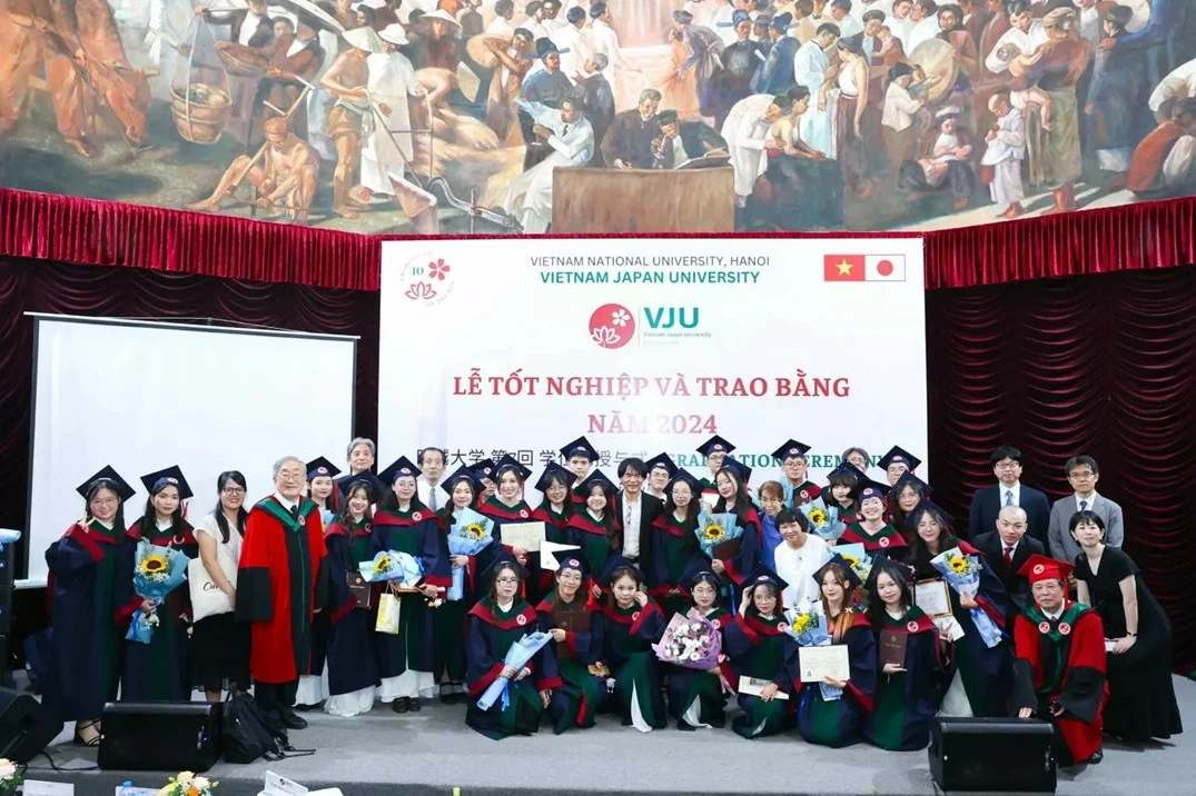 LỄ TỐT NGHIỆP VÀ TRAO BẰNG CHO SINH VIÊN VJU 2024 - Vietnam Japan University