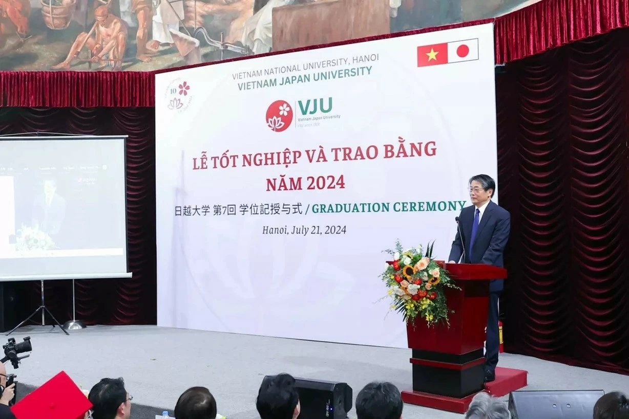 LỄ TỐT NGHIỆP VÀ TRAO BẰNG CHO SINH VIÊN VJU 2024 - Vietnam Japan University