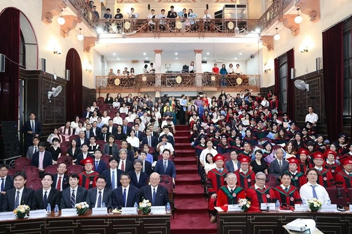 LỄ TỐT NGHIỆP VÀ TRAO BẰNG CHO SINH VIÊN VJU 2024 - Vietnam Japan University