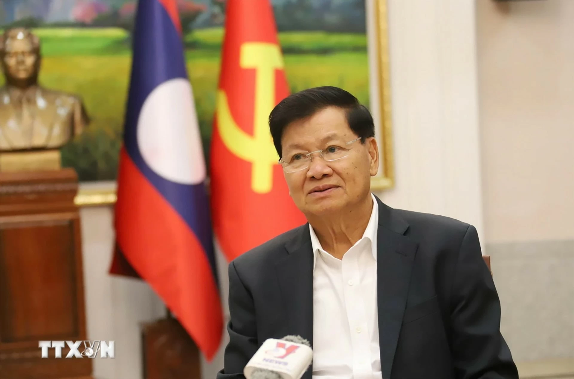 Tổng Bí thư, Chủ tịch nước Lào Thongloun Sisoulith trả lời phỏng vấn. (Nguồn: TTXVN)