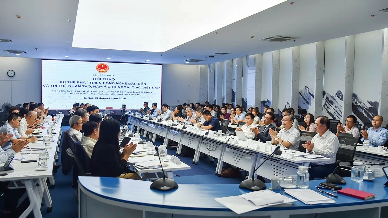 Ngoại giao Việt Nam đóng góp thúc đẩy hợp tác quốc tế phát triển công nghệ bán dẫn và AI