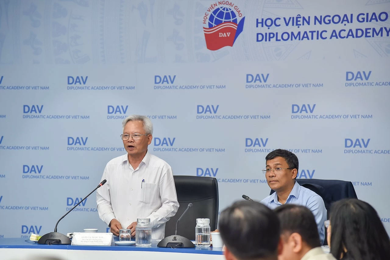Ngoại giao Việt Nam thúc đẩy hợp tác quốc tế nhằm phát triển ngành công nghiệp bán dẫn và AI