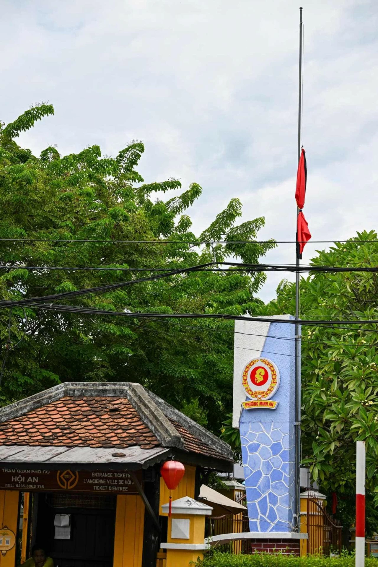 Hình ảnh cờ rủ xuất hiện nhiều nơi trước Quốc tang Tổng Bí thư Nguyễn Phú Trọng