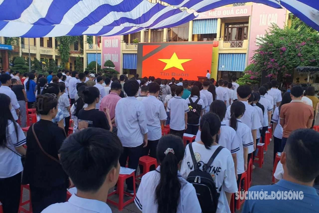 Hình ảnh cờ rủ xuất hiện nhiều nơi trước Quốc tang Tổng Bí thư Nguyễn Phú Trọng