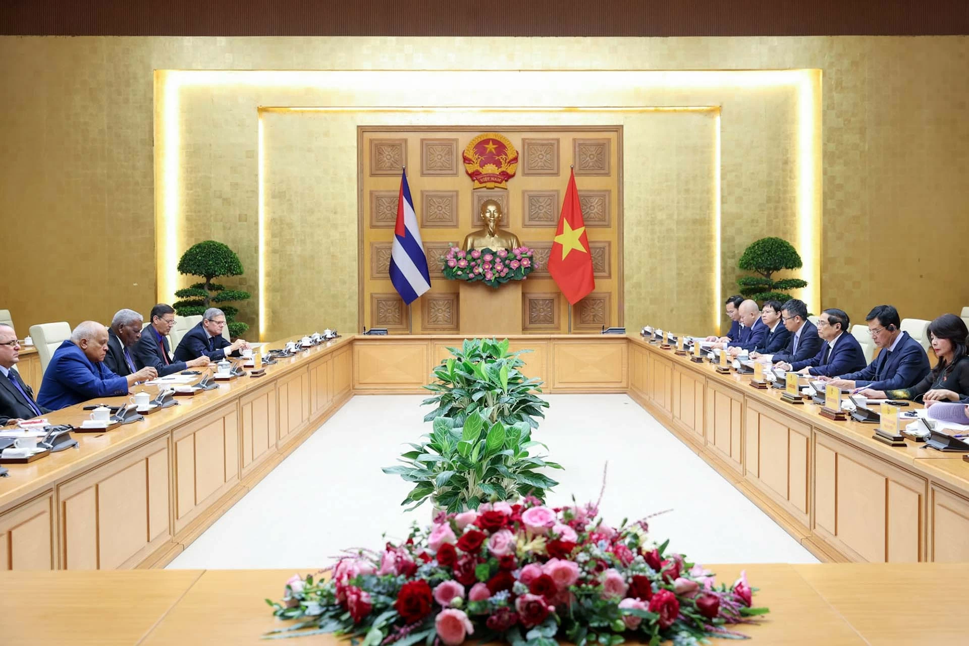 Thủ tướng Phạm Minh Chính tiếp Chủ tịch Quốc hội Esteban Lazo Hernandez. (Nguồn: VGP) Thủ tướng Phạm Minh Chính tiếp Chủ tịch Quốc hội Esteban Lazo Hernandez. (Nguồn: VGP)