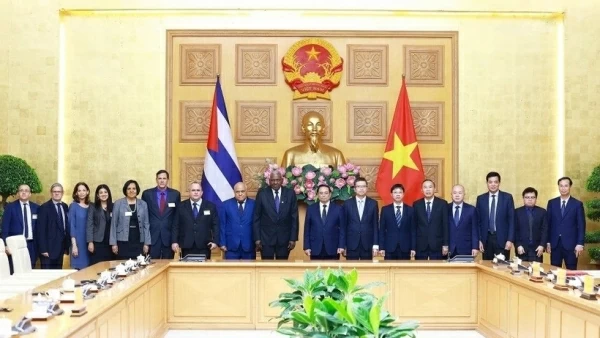 PM Pham Minh Chinh welcomes Cuban NA President Esteban Lazo Hernandez