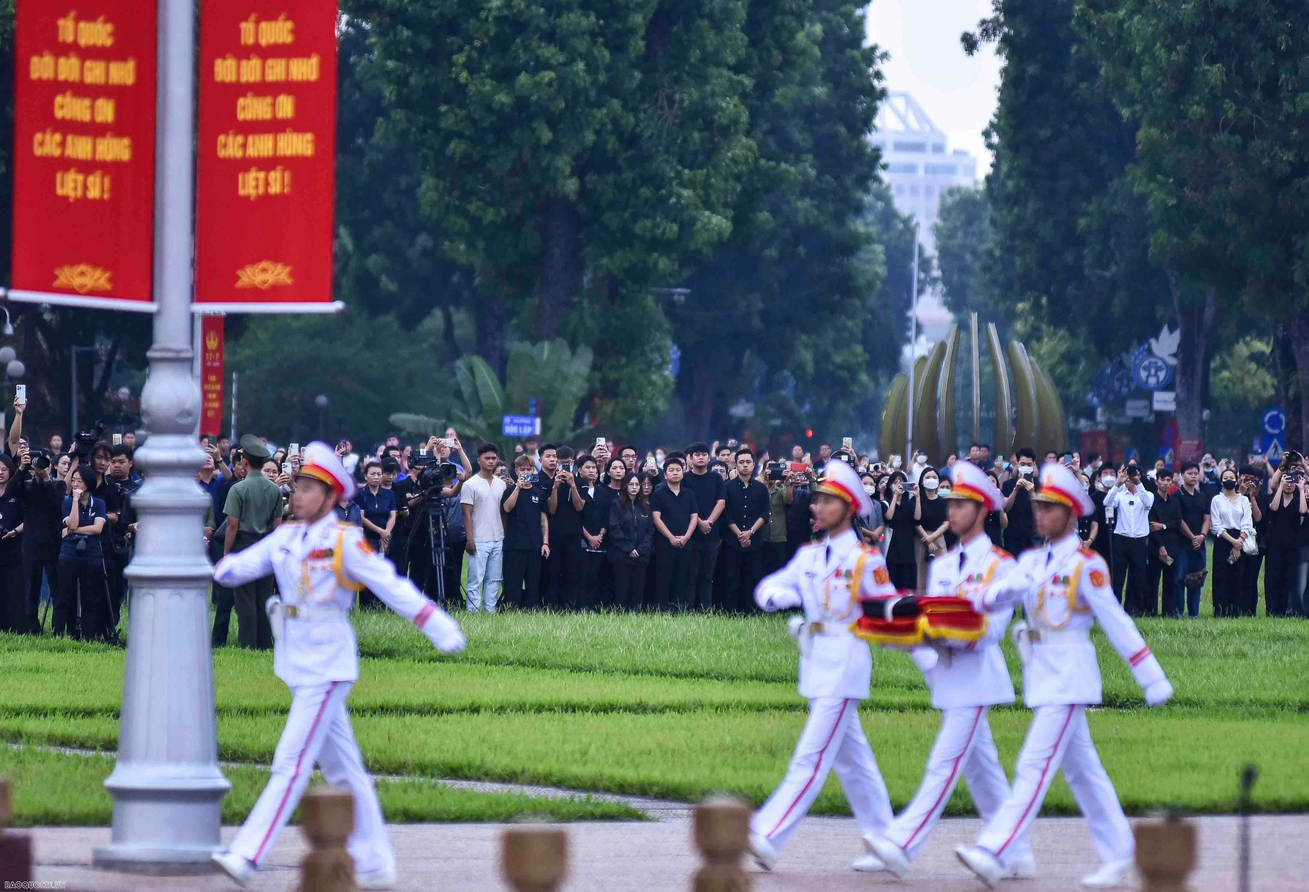 Flag hoisted half-mast in national mourning for Party General Secretary Nguyen Phu Trong