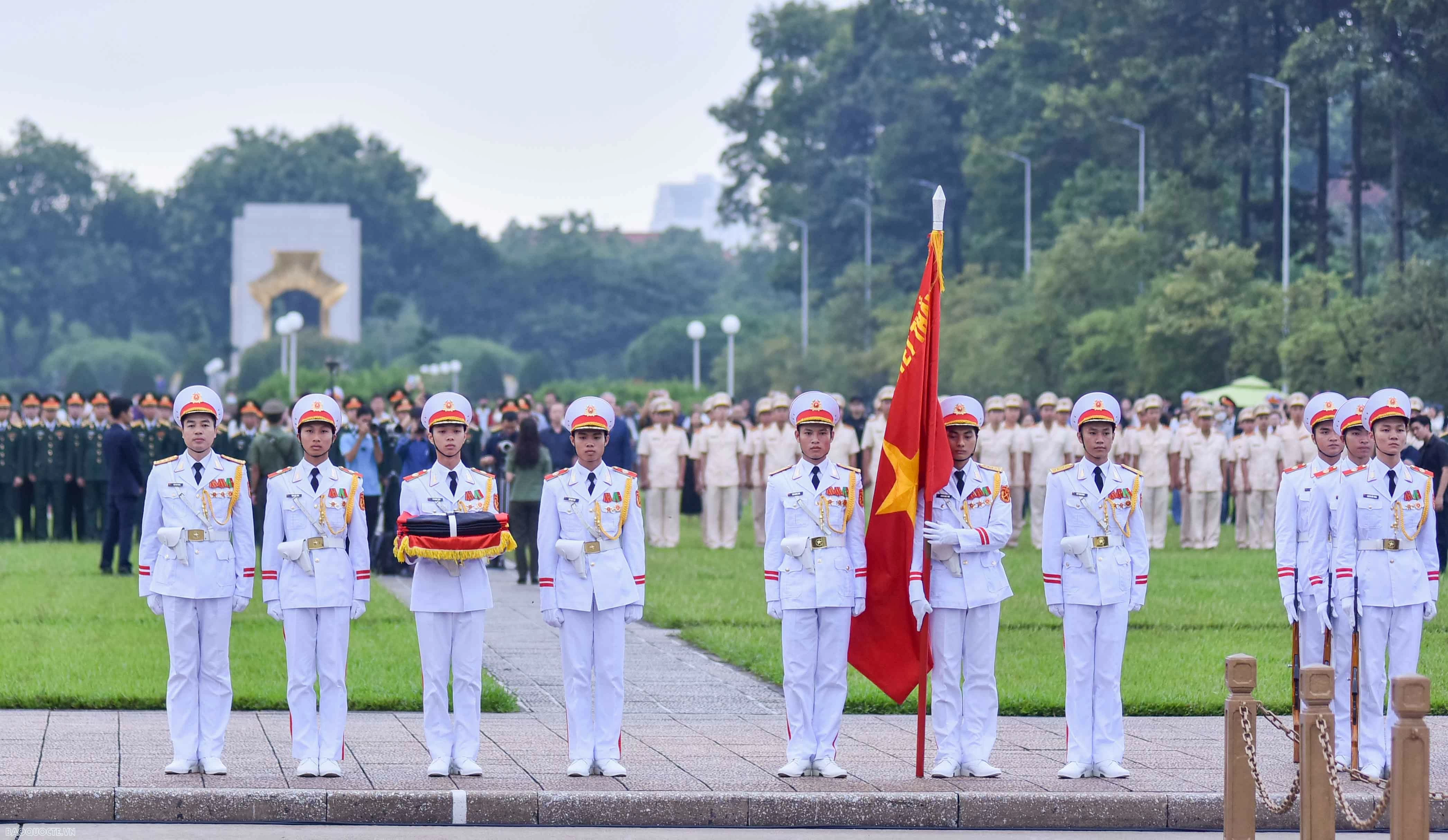 Flag hoisted half-mast in national mourning for Party General Secretary Nguyen Phu Trong