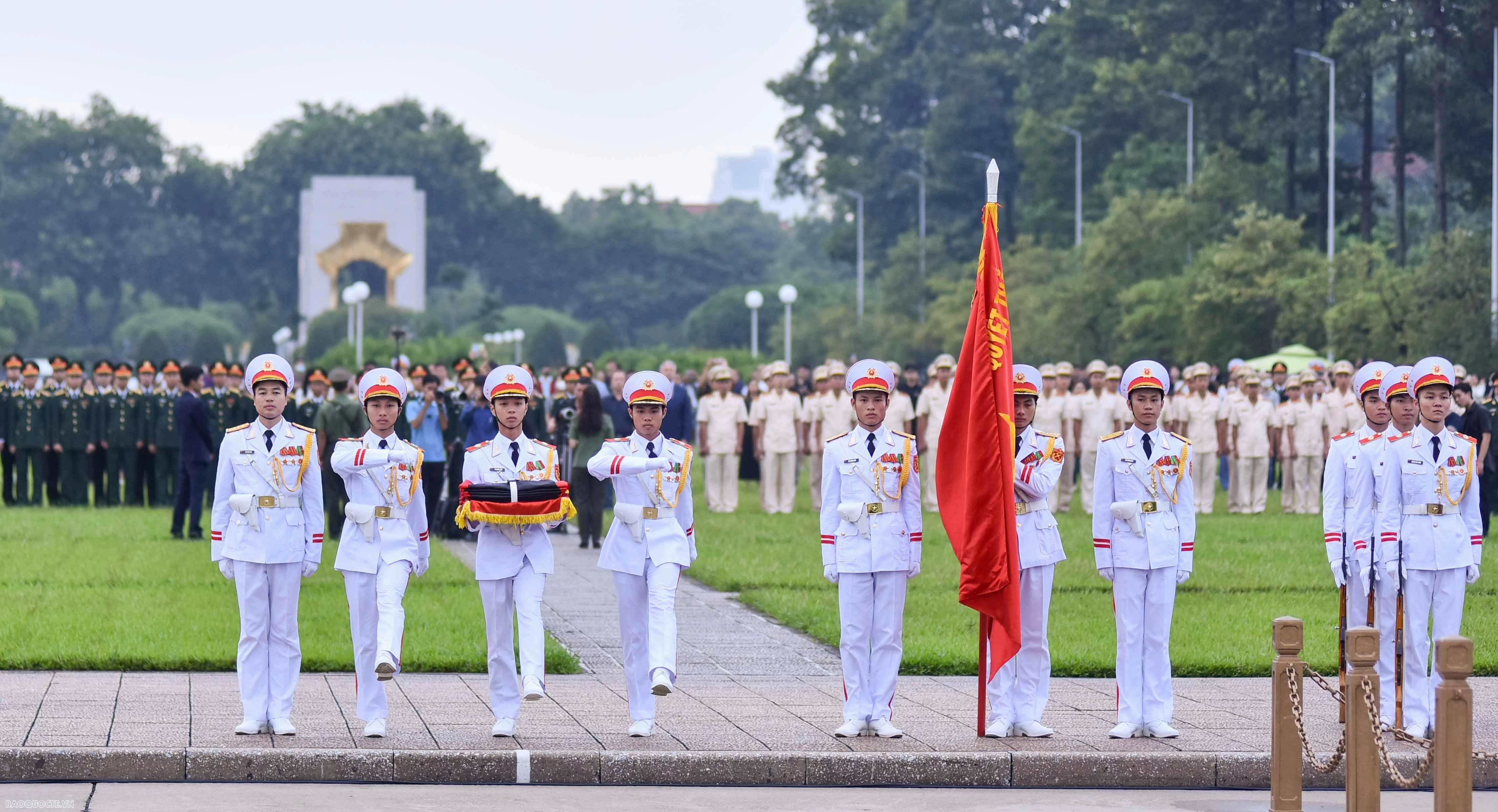 Flag hoisted half-mast in national mourning for Party General Secretary Nguyen Phu Trong