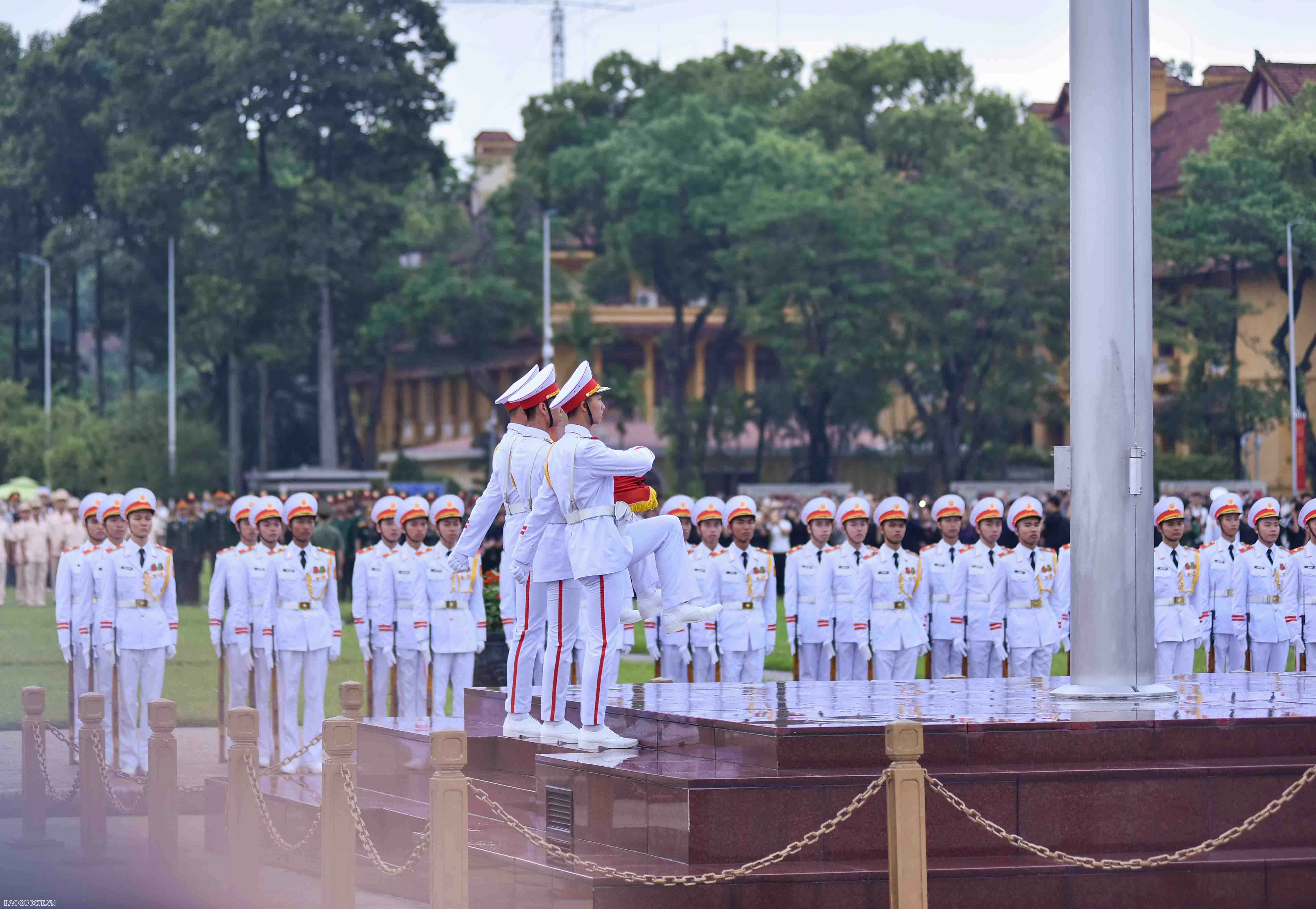 Flag hoisted half-mast in national mourning for Party General Secretary Nguyen Phu Trong