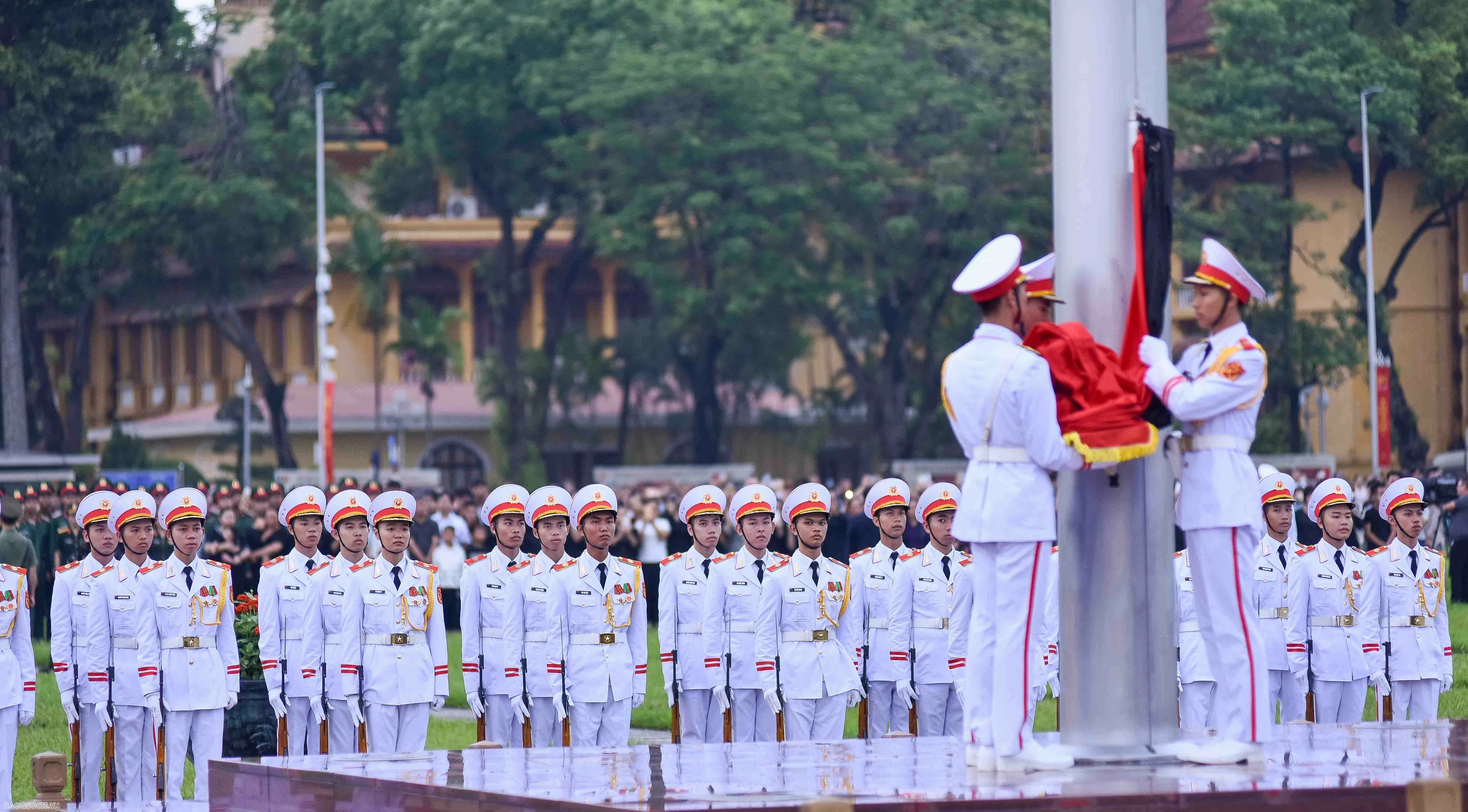 Flag hoisted half-mast in national mourning for Party General Secretary Nguyen Phu Trong