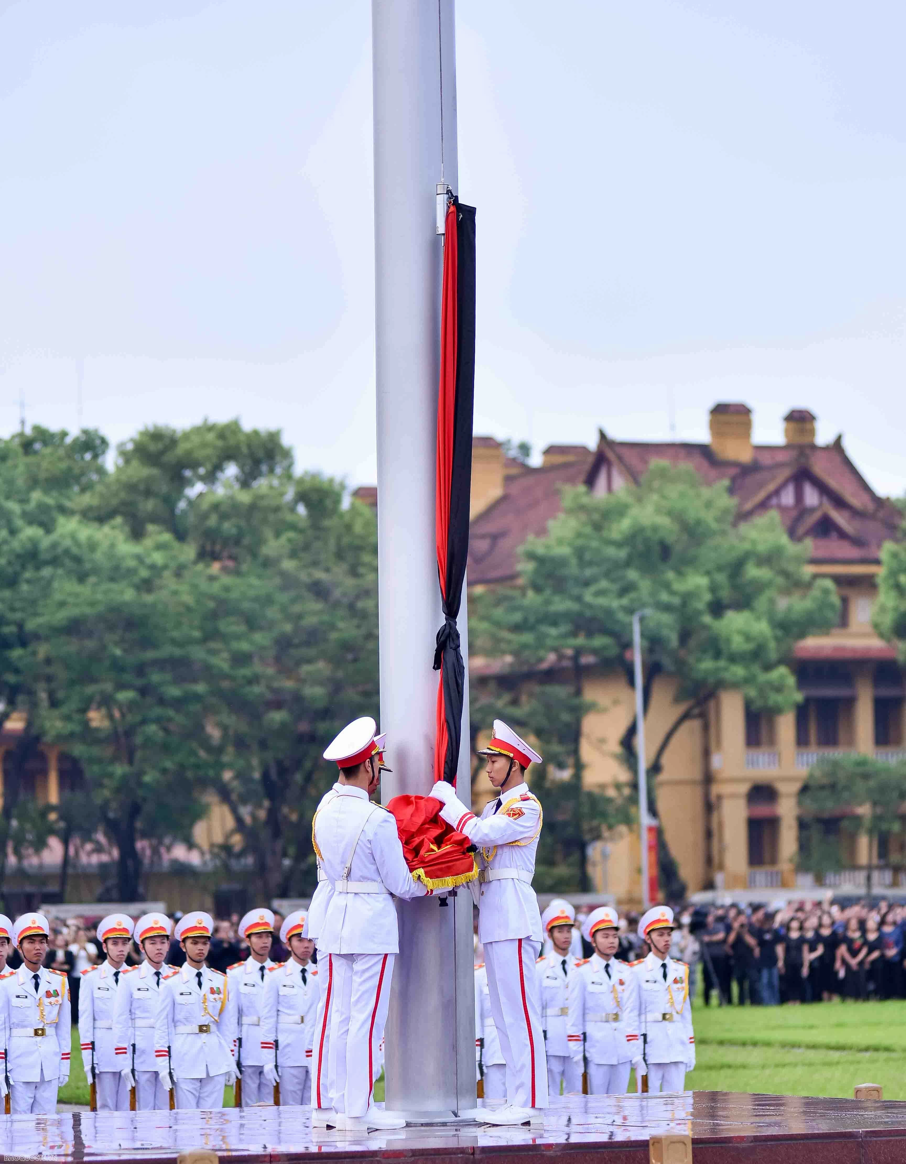 Flag hoisted half-mast in national mourning for Party General Secretary Nguyen Phu Trong