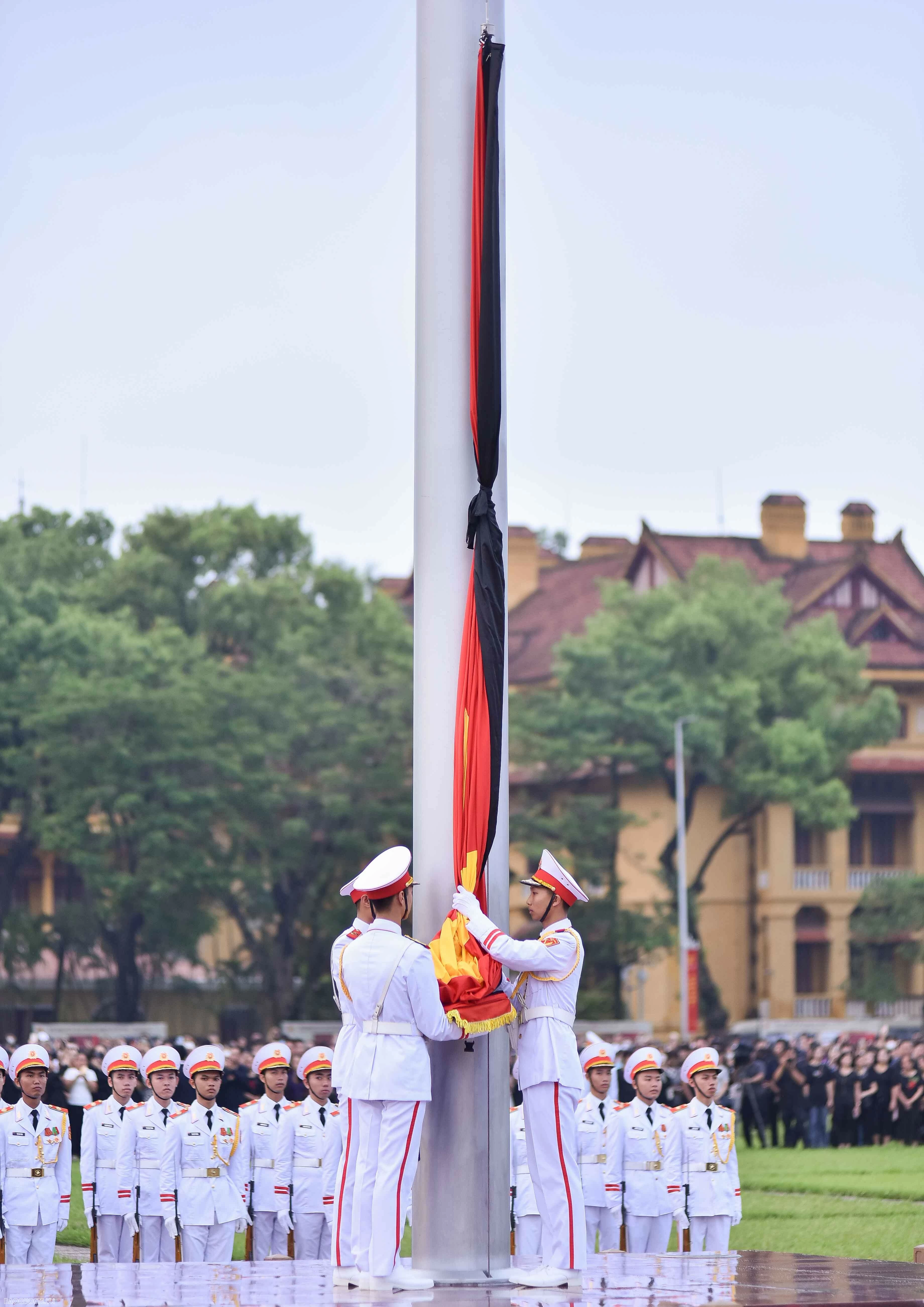 Flag hoisted half-mast in national mourning for Party General Secretary Nguyen Phu Trong