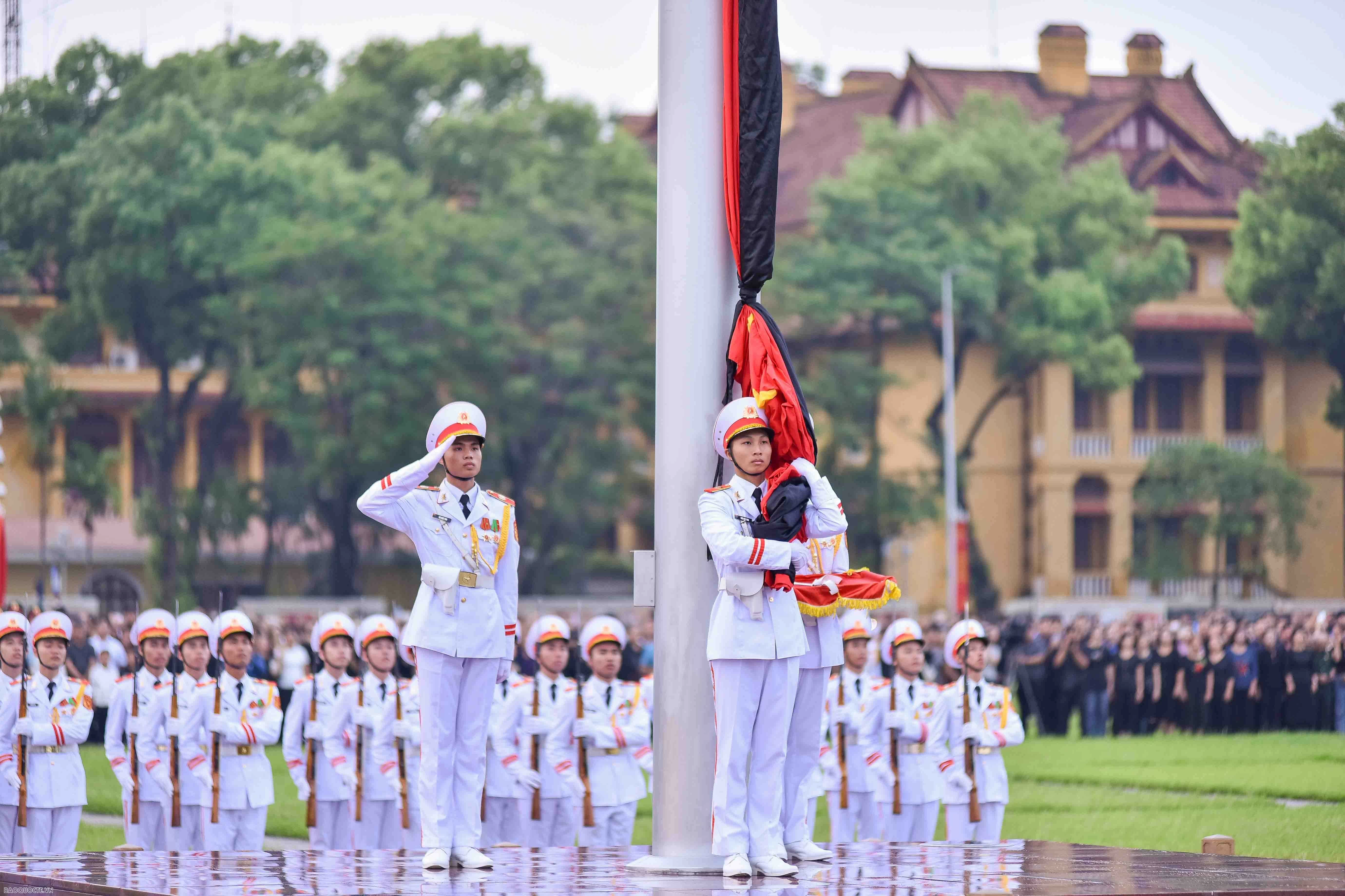 Flag hoisted half-mast in national mourning for Party General Secretary Nguyen Phu Trong