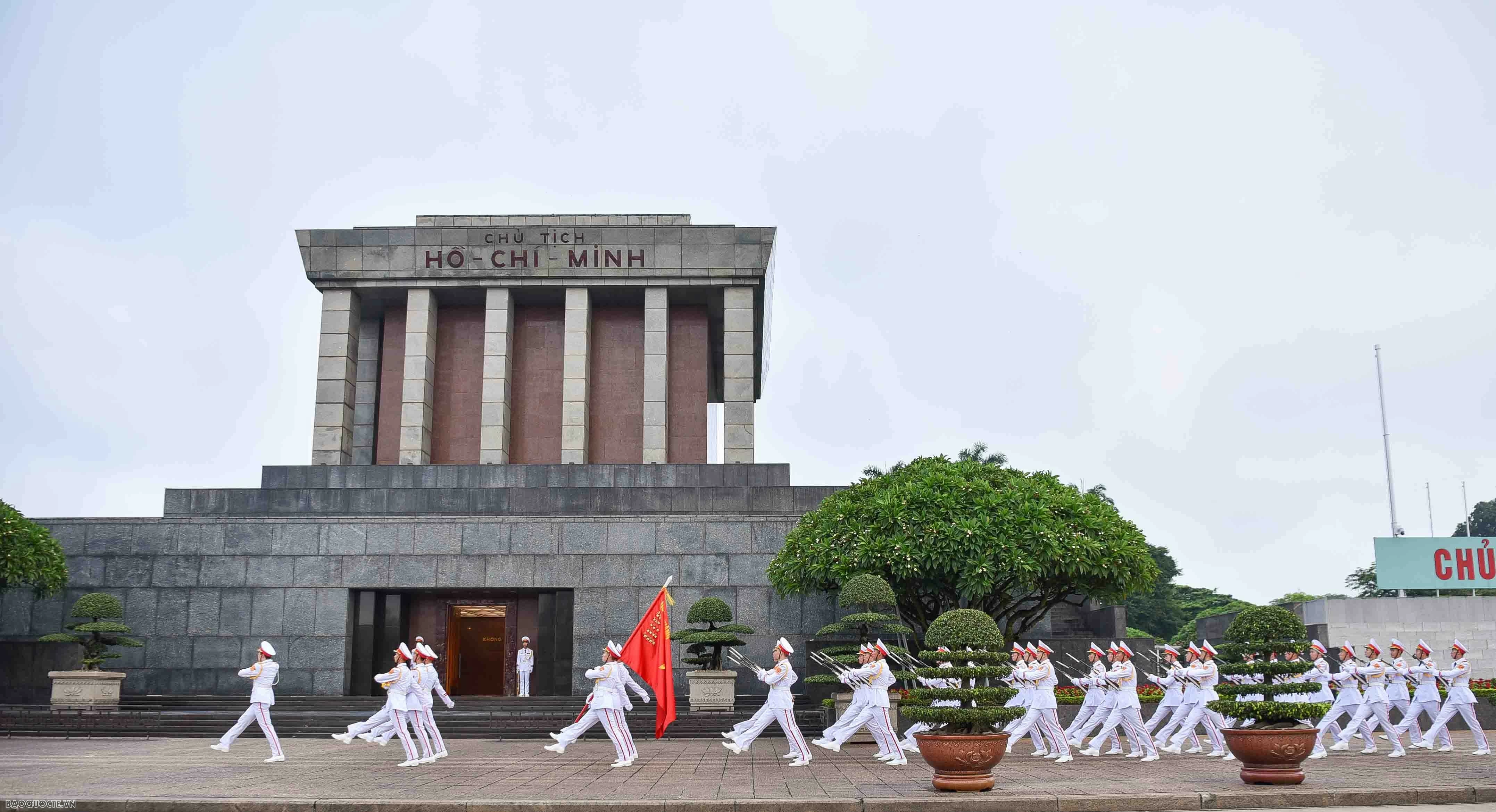 Flag hoisted half-mast in national mourning for Party General Secretary Nguyen Phu Trong