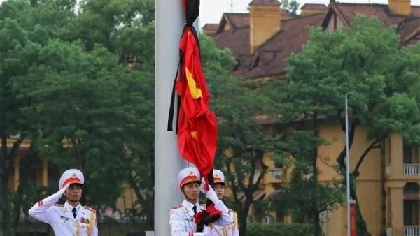 Flag hoisted half-mast in national mourning for Party General Secretary Nguyen Phu Trong
