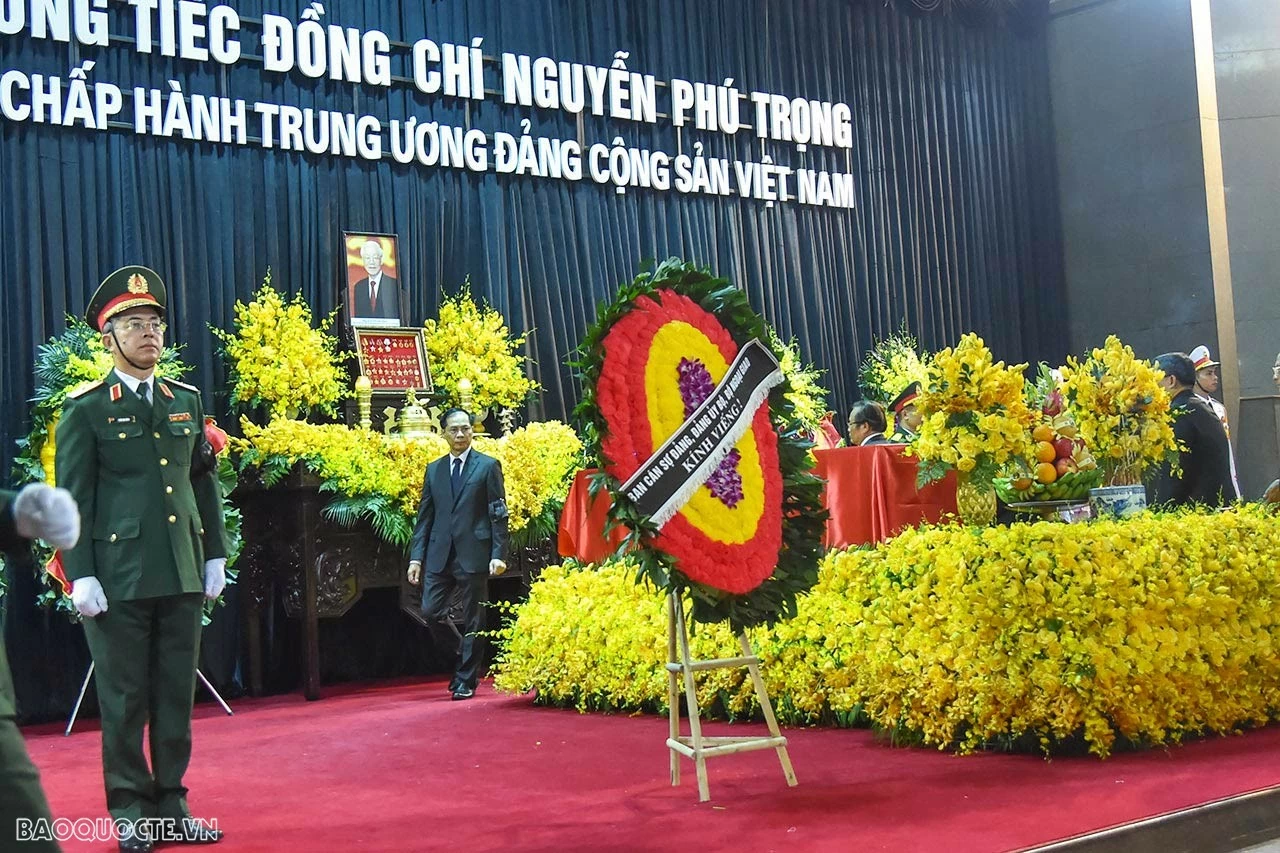 Bộ Ngoại giao viếng Tổng Bí thư Nguyễn Phú Trọng