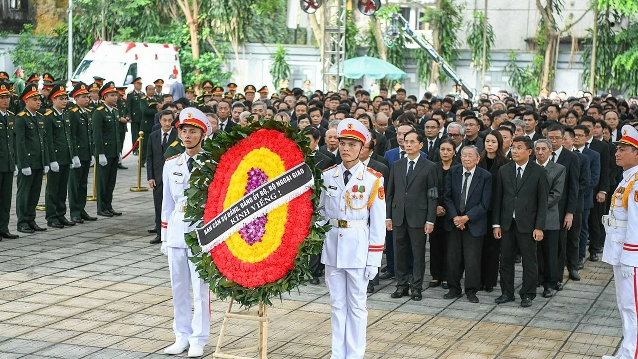 Đoàn Bộ Ngoại giao viếng Tổng Bí thư Nguyễn Phú Trọng