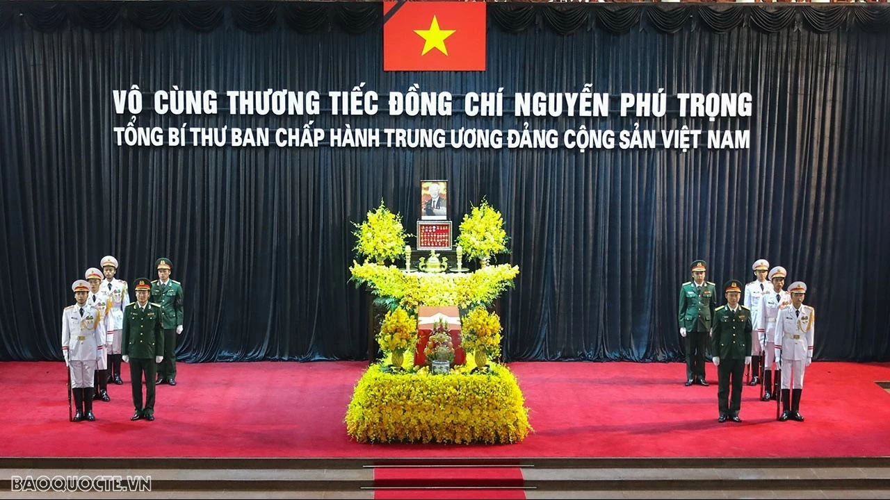 Người dân bắt đầu vào viếng Tổng Bí thư Nguyễn Phú Trọng từ 18h hôm nay