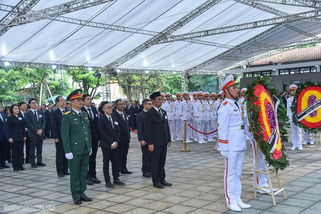 Lãnh đạo các nước và tổ chức quốc tế viếng Tổng Bí thư Nguyễn Phú Trọng sáng ngày 25/7