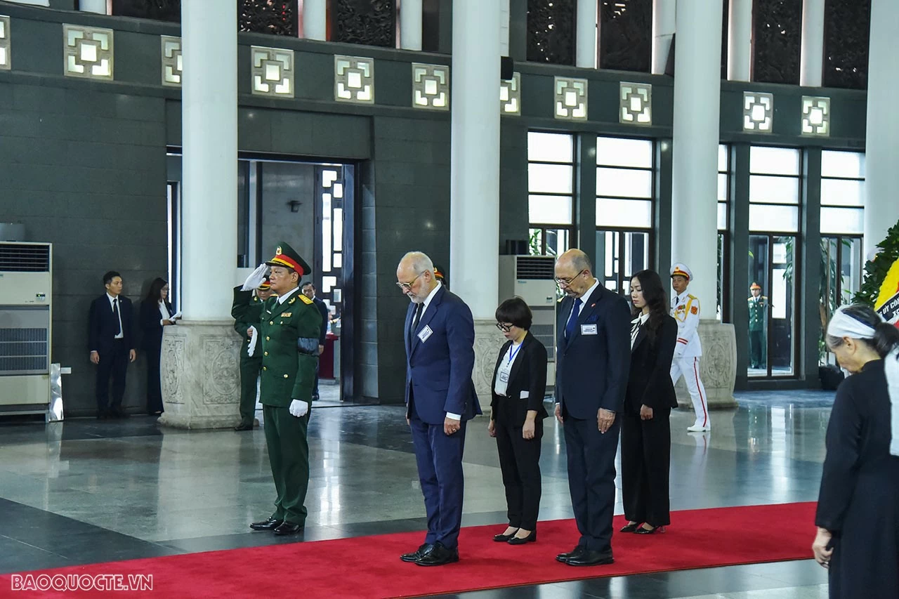 Lãnh đạo các nước và tổ chức quốc tế viếng Tổng Bí thư Nguyễn Phú Trọng sáng ngày 25/7