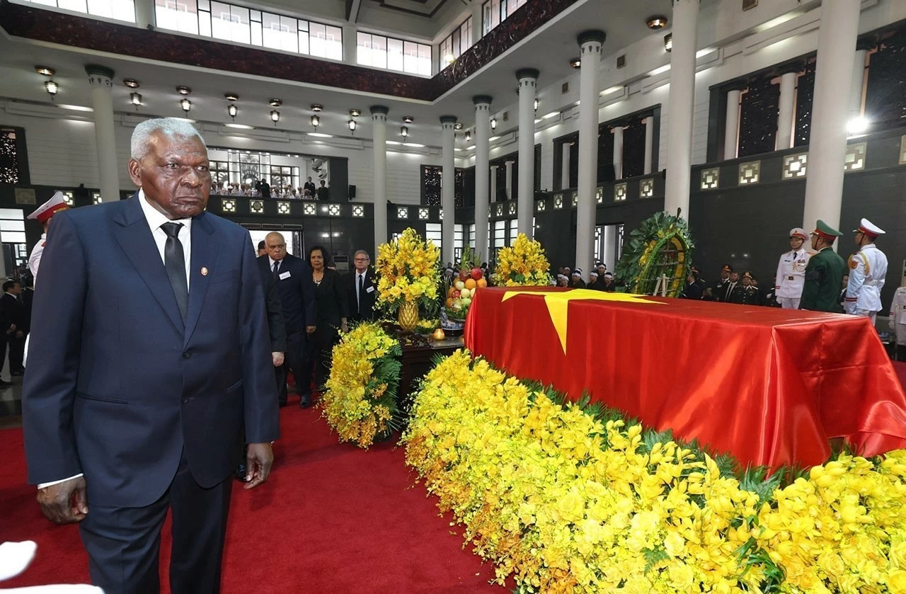 Đoàn Cộng hòa Cuba do đồng chí Esteban Lazo Hernández, Ủy viên Bộ Chính trị, Chủ tịch Quốc hội Chính quyền nhân dân Cuba làm Trưởng đoàn, viếng Tổng Bí thư Nguyễn Phú Trọng. Đoàn Cộng hòa Cuba do đồng chí Esteban Lazo Hernández, Ủy viên Bộ Chính trị, Chủ tịch Quốc hội Chính quyền nhân dân Cuba làm Trưởng đoàn, viếng Tổng Bí thư Nguyễn Phú Trọng.