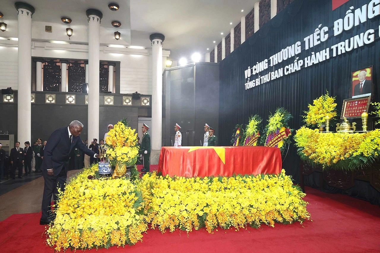 Lãnh đạo các nước và tổ chức quốc tế viếng Tổng Bí thư Nguyễn Phú Trọng