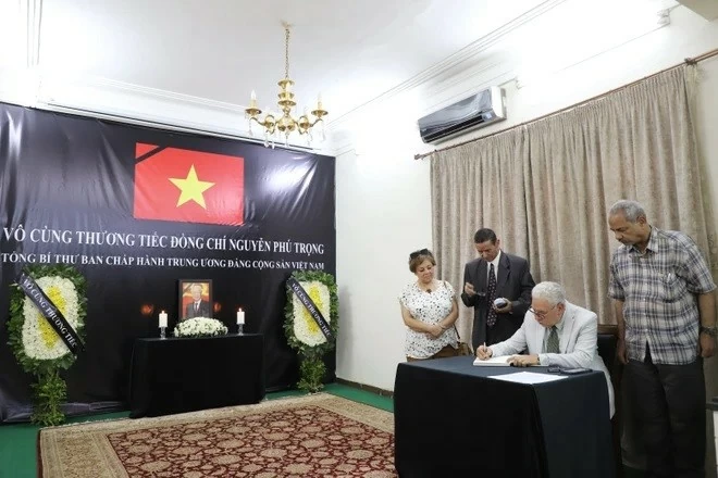 African political parties' leaders sign condolence books in memory of Party General Secretary Nguyen Phu Trong