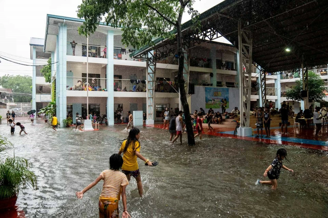 Philippines: Đường phố thủ đô Manila chìm trong nước sau cơn bão Gaemi