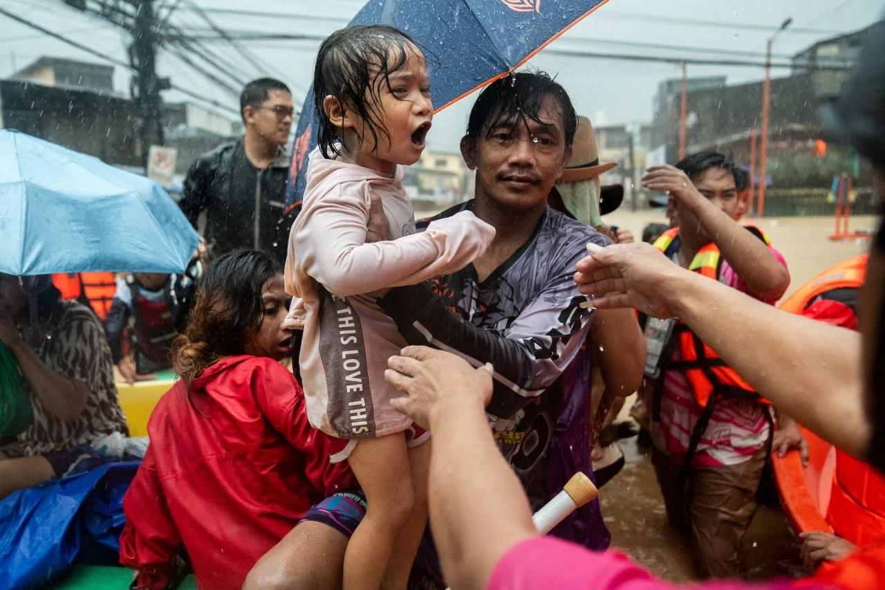 Philippines: Đường phố thủ đô Manila chìm trong nước sau cơn bão Gaemi