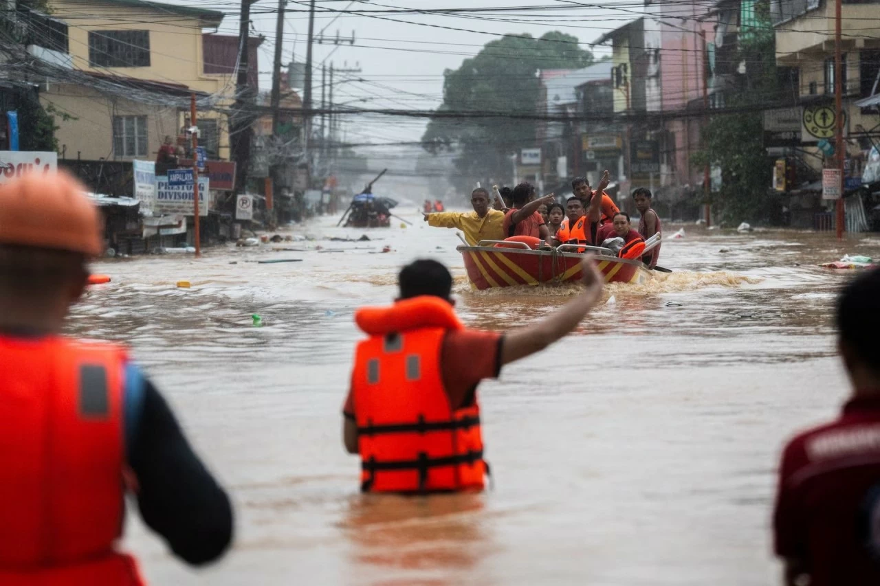 Philippines: Đường phố thủ đô Manila chìm trong nước sau cơn bão Gaemi