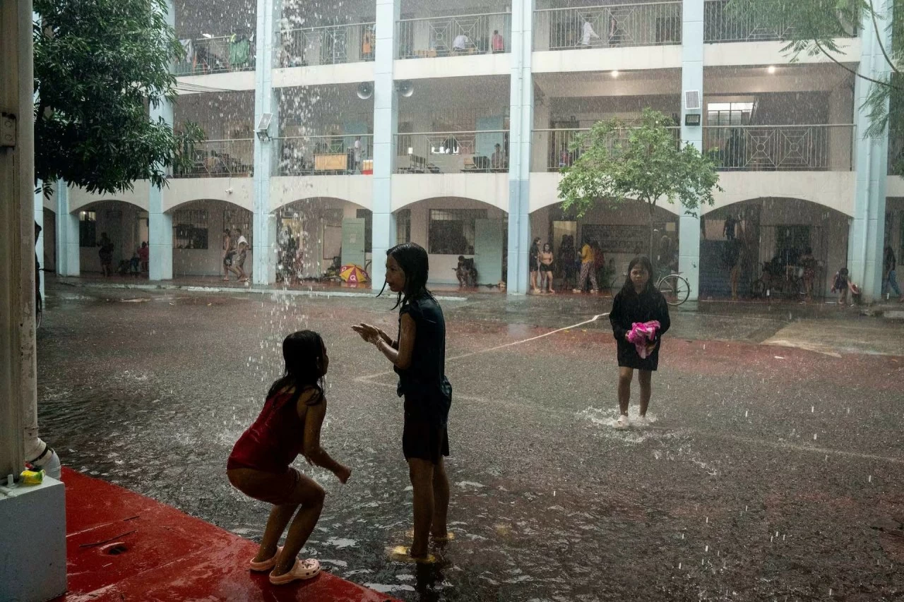 Philippines: Đường phố thủ đô Manila chìm trong nước sau cơn bão Gaemi