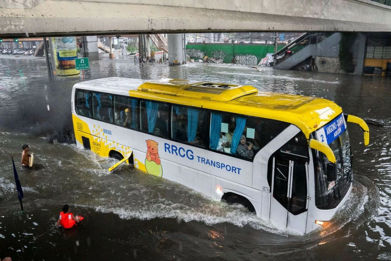 Philippines: Đường phố thủ đô Manila chìm trong nước sau cơn bão Gaemi