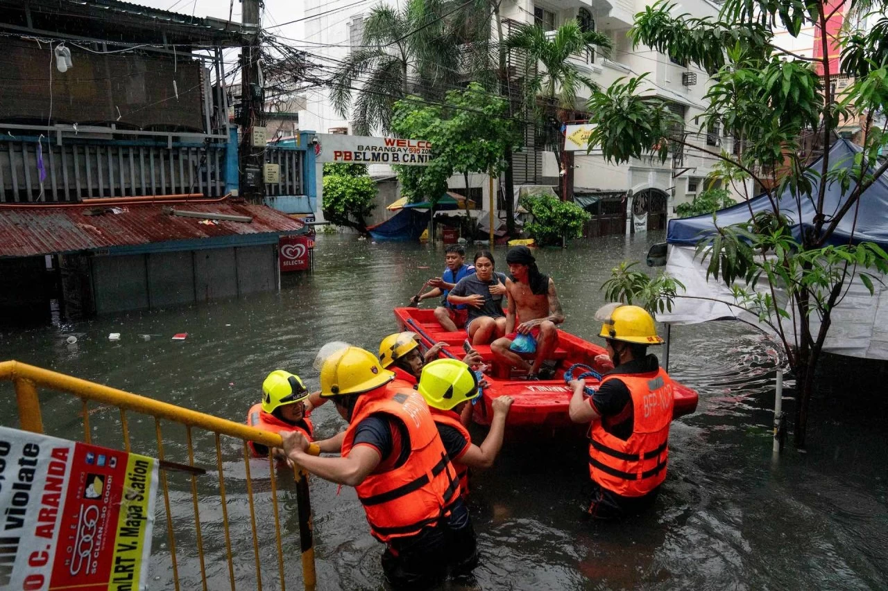 Philippines: Đường phố thủ đô Manila chìm trong nước sau cơn bão Gaemi