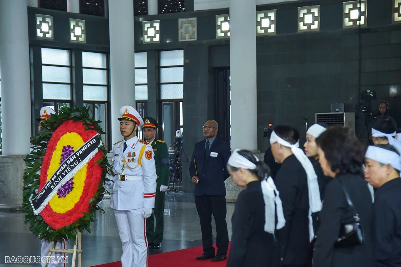 Toàn cảnh Lãnh đạo các nước và tổ chức quốc tế viếng Tổng Bí thư Nguyễn Phú Trọng sáng ngày 25/7