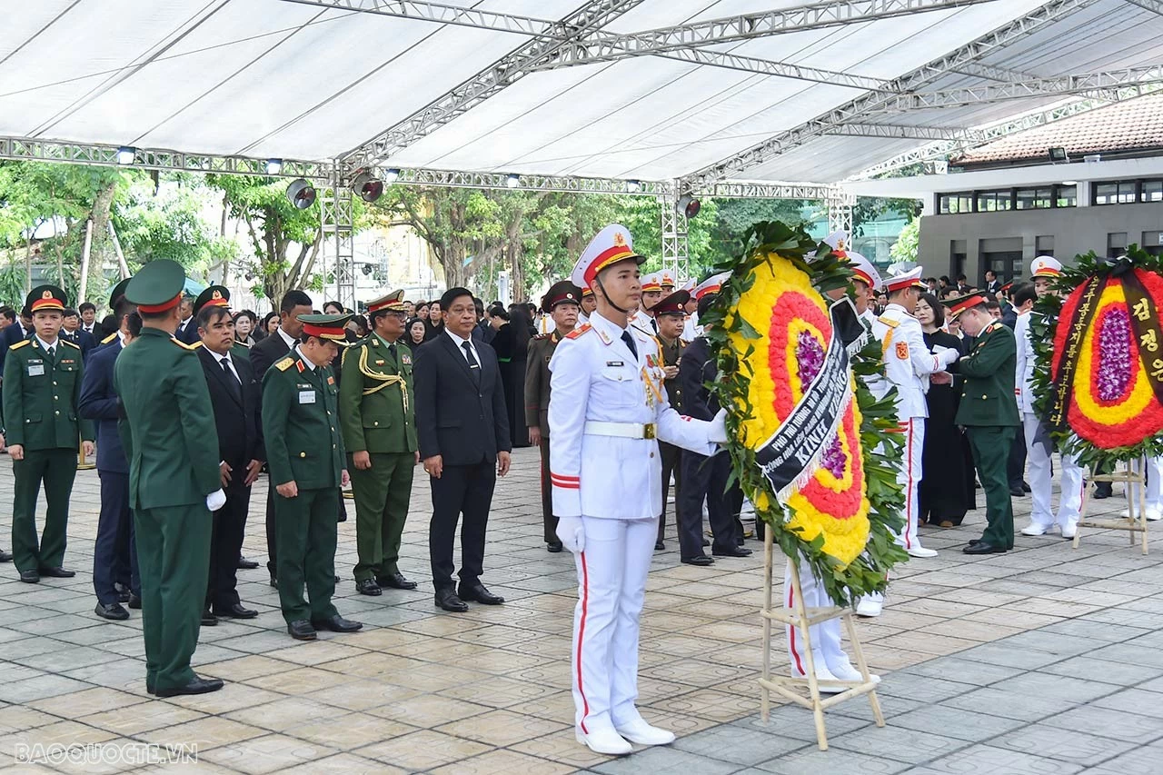 Toàn cảnh Lãnh đạo các nước và tổ chức quốc tế viếng Tổng Bí thư Nguyễn Phú Trọng sáng ngày 25/7