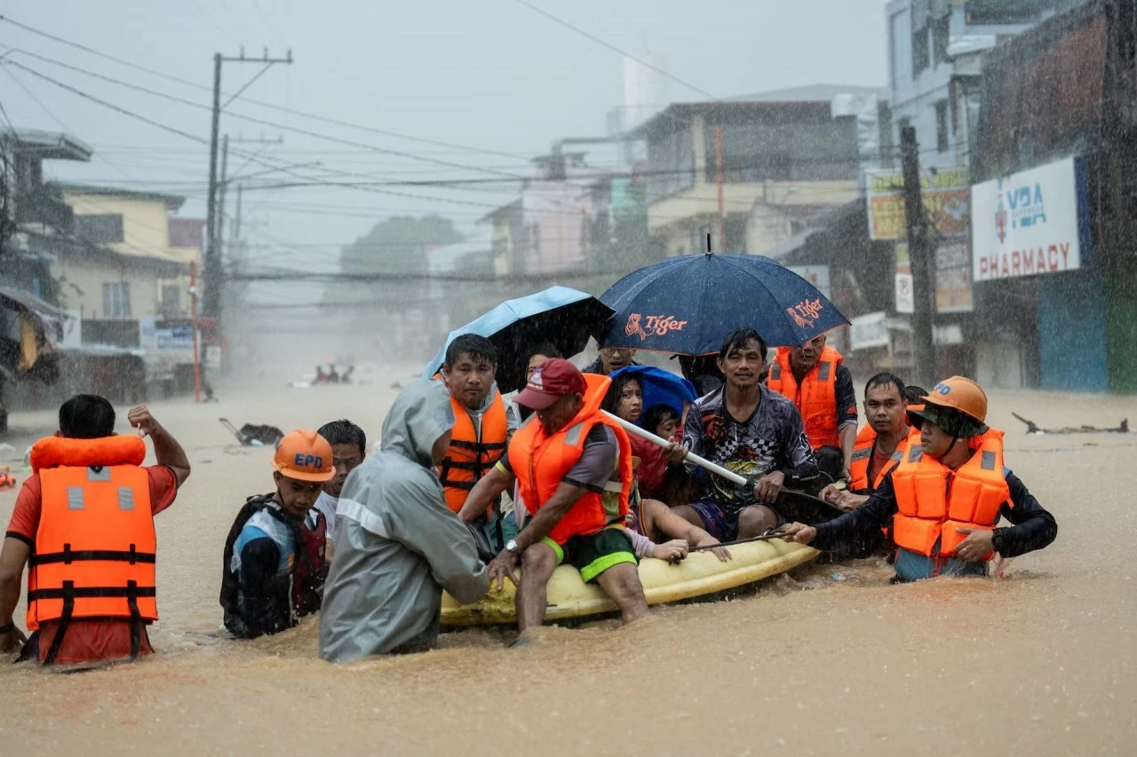 Philippines: Đường phố thủ đô Manila chìm trong nước sau cơn bão Gaemi