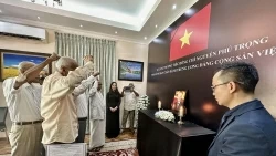 Đảng Cộng sản Sri Lanka treo cờ rủ tưởng niệm Tổng Bí thư Nguyễn Phú Trọng