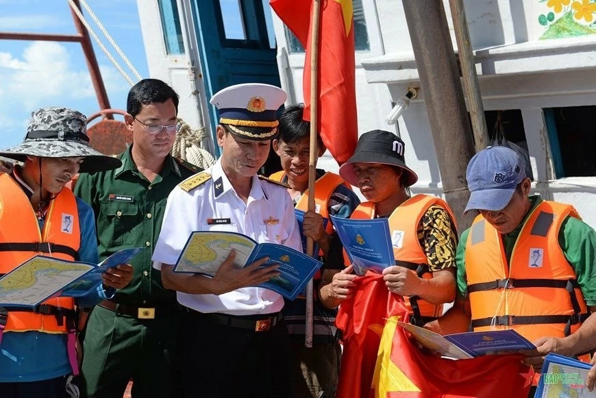 Quân chủng Hải quân sơ kết công tác chống khai thác hải sản bất hợp pháp