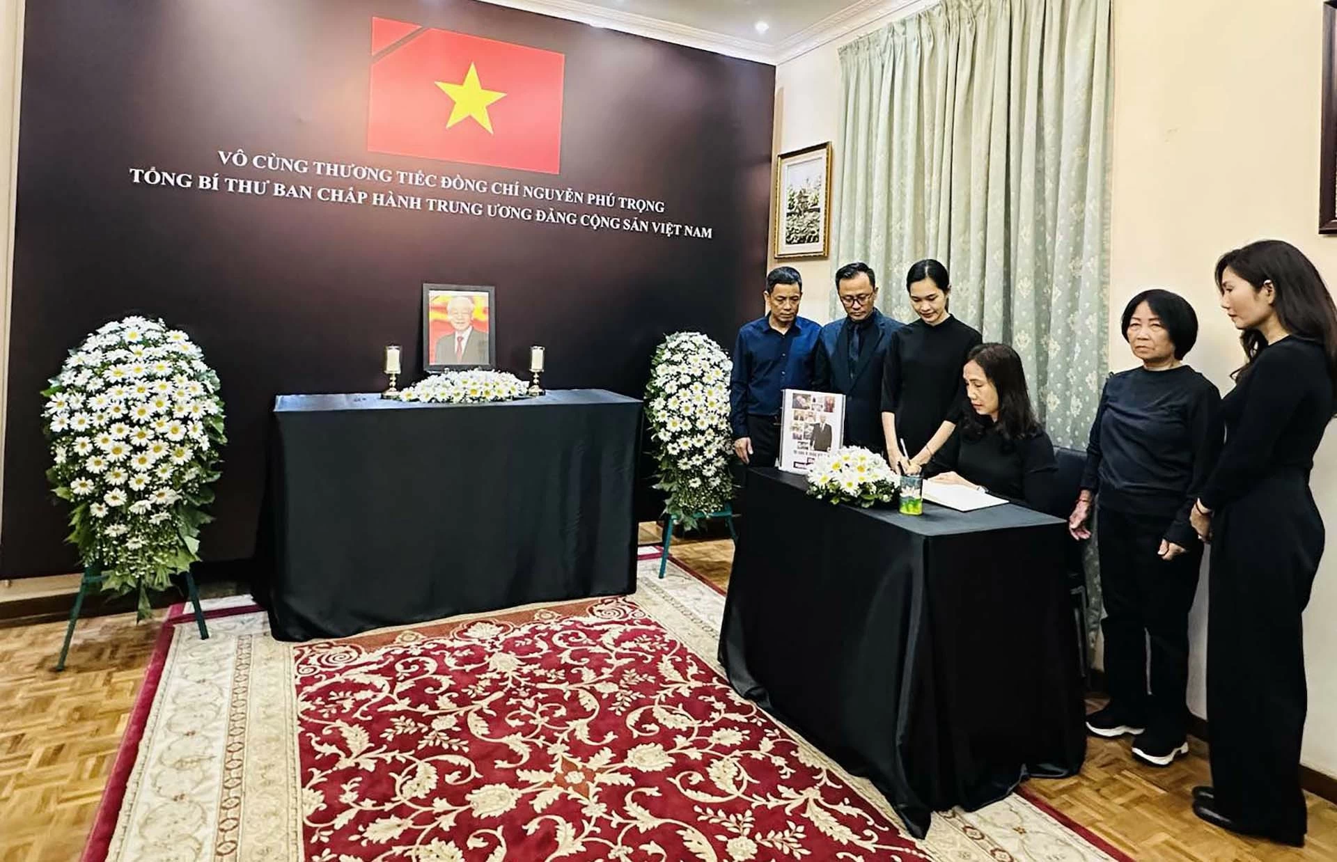 Trang trọng tổ chức lễ viếng Tổng Bí thư Nguyễn Phú Trọng tại Đại sứ quán Việt Nam ở Sri Lanka