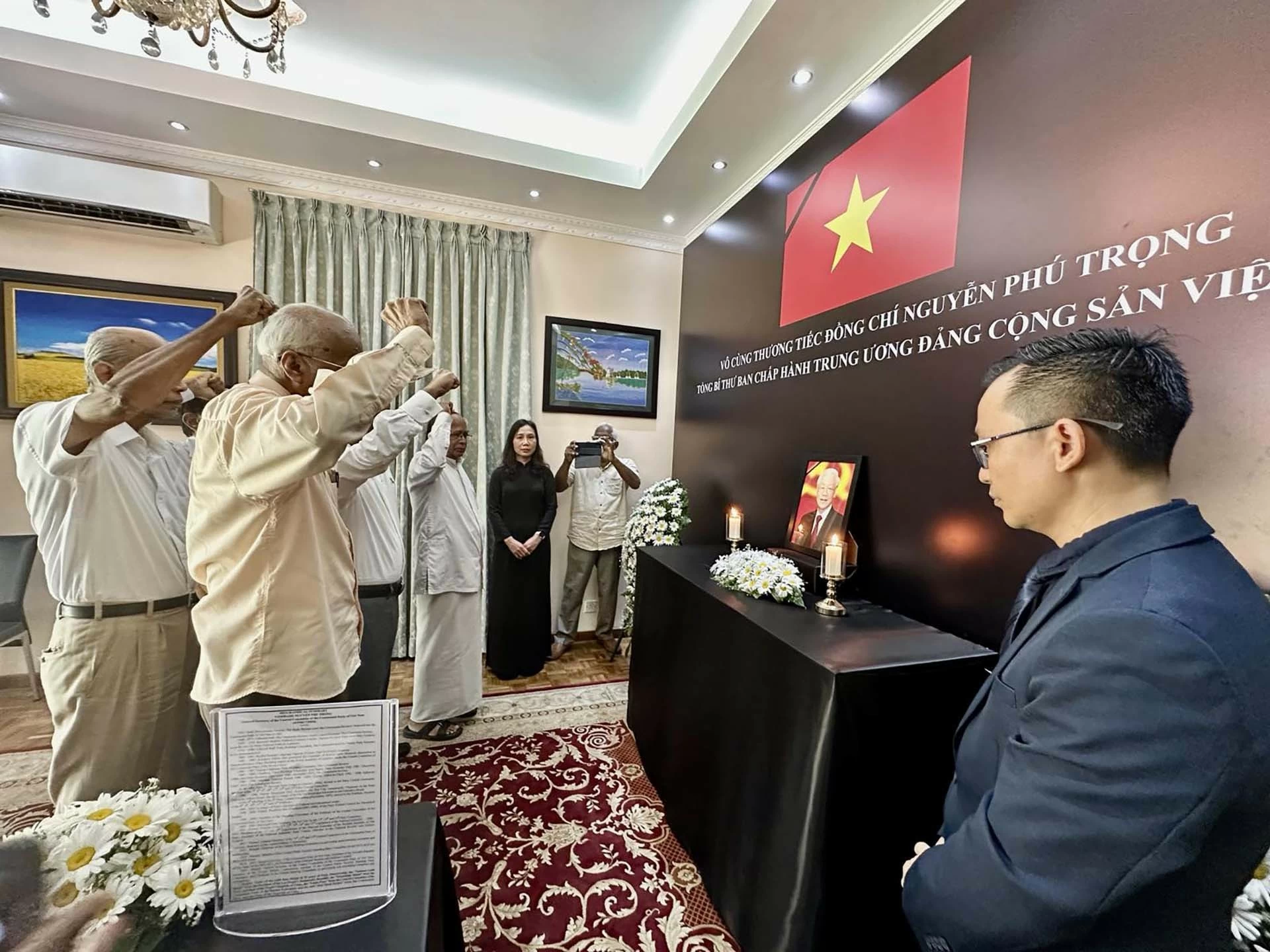 Trang trọng tổ chức lễ viếng Tổng Bí thư Nguyễn Phú Trọng tại Đại sứ quán Việt Nam ở Sri Lanka